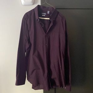 Van Heusen long sleeve button down collared shirt. XL 17 - 17 1/2. Classic fit.